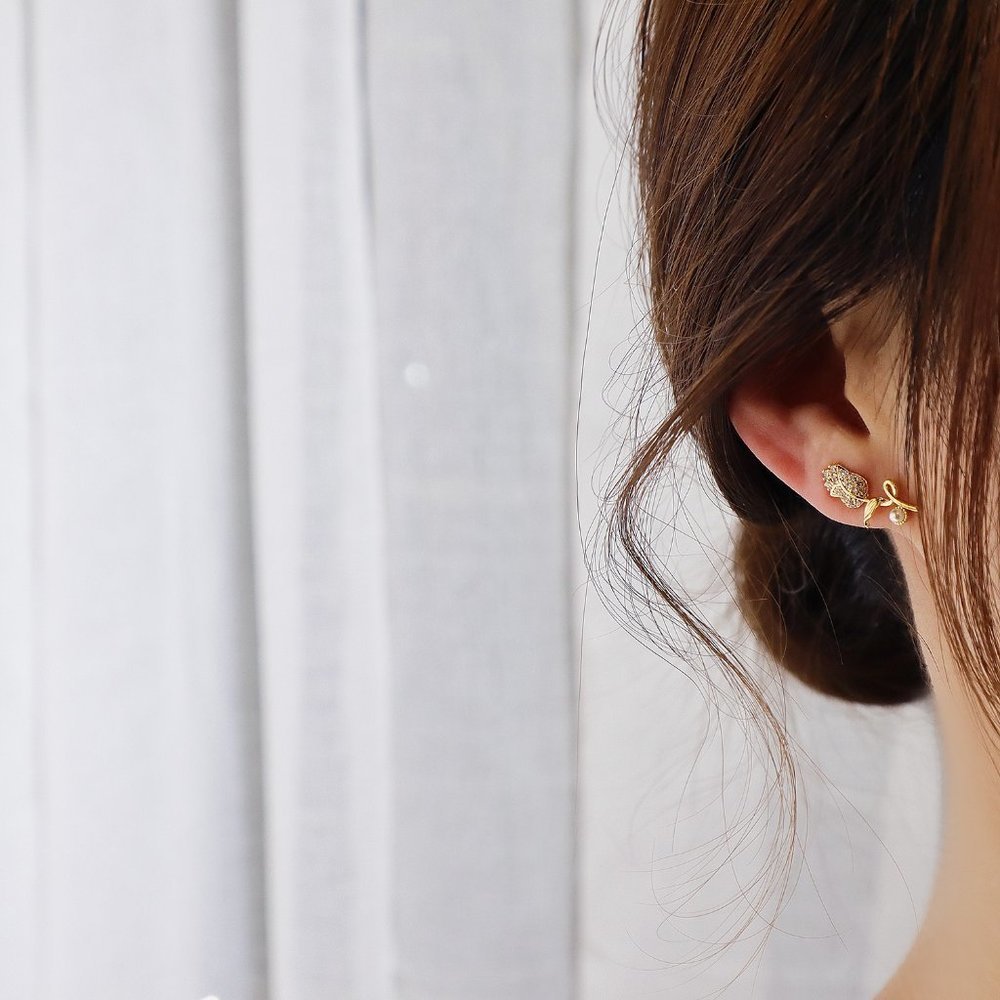 NEW 14K Gold Plated Diamond Rose Pearl Earrings - Picture 3 of 10